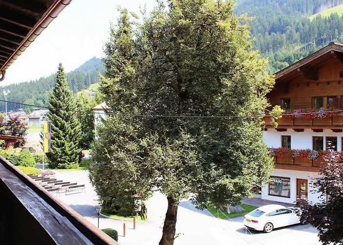 Haus Ruetz Apartamento *